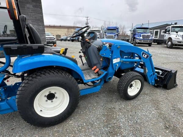 2025 LS TRACTOR XJ2025 – Image 10