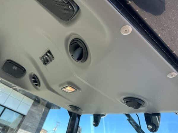 2025 LS TRACTOR MT122 CABINE – Image 11