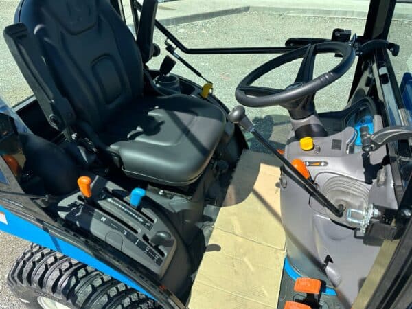 2025 LS TRACTOR MT122 CABINE – Image 13